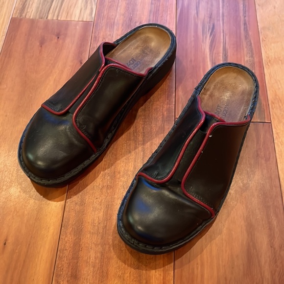 NAOT SLIP ON CLOGS - Picture 4 of 8